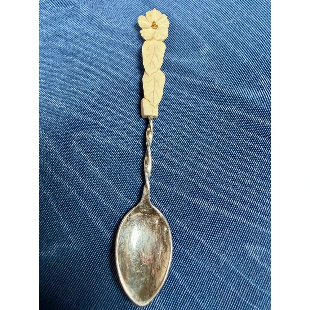 Vintage Carved Flower Leaf Handle Spoon Twisted Metal Stem Silver Tone Bowl
